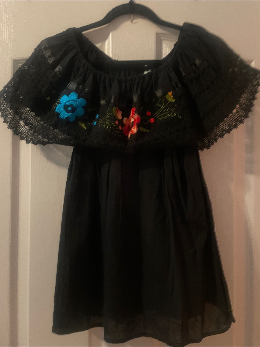 Black Off-Shoulder Womens Sz Med Blouse w/Colorful Floral Embroidery on ruffle